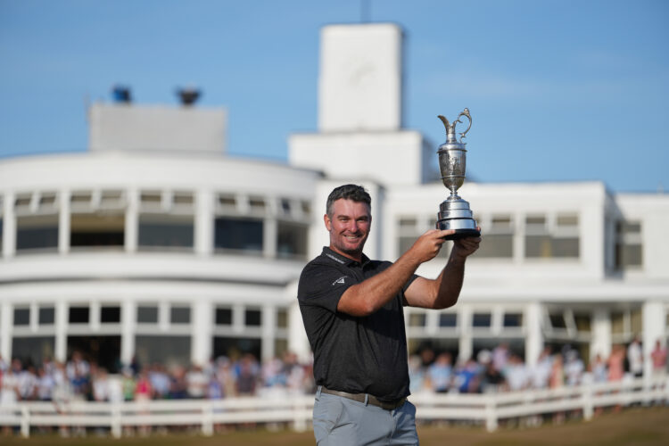 Fox birdies final hole to win British Open